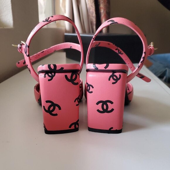 Chanel Pink Black Print Lambskin CC Logo Ankle Strap Sandal 40 sz 38 EU - Picture 3 of 7